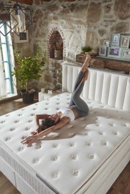 WOOLLY PLUS BED Opbevaringssenge. Stilfulde Kontinentalseng. Opbevaringssenge med praktisk plads under. Inklusiv en Luksus madras.