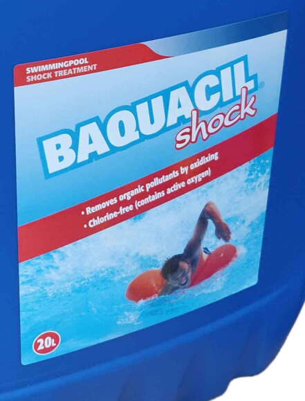 BAQUACIL Shock 20 ltr. Frigiver aktivt oxygen, som nedbryder de organiske stoffer, de badende afgiver til vandet. Derfor er dette produkt helt essentielt til brug i klorfrie pools.