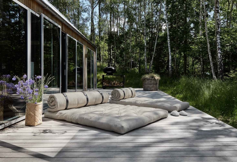 Karupdesign_buckleupchair_out_801402402070