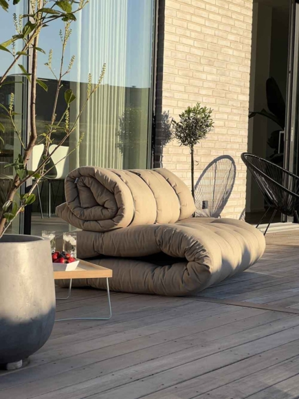 Karupdesign_buckleupsofa_out_801402402140