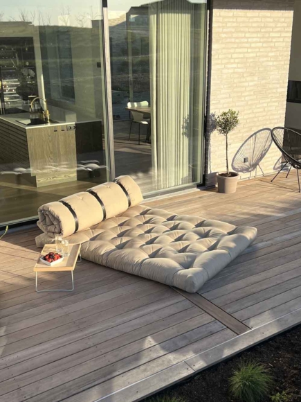 Karupdesign_buckleupsofa_out_801402402140