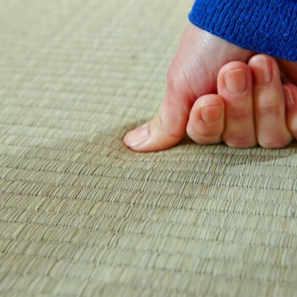 Tatami overflade af strå 100% organic, med sort kantbånd