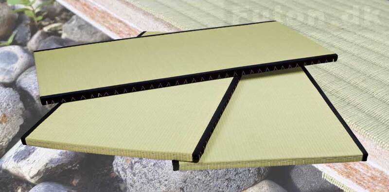 overflade af strå 100% organic, med sort kantbånd