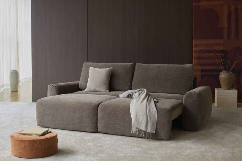 Norum sovesofa med Chunky Armlæn. her vis i tekstil Dess.411 www.sovesofa.dk