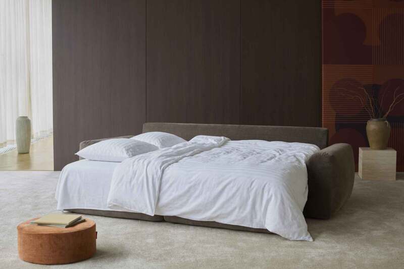 Norum sovesofa med Chunky Armlæn. her vis i tekstil Dess.411 www.sovesofa.dk