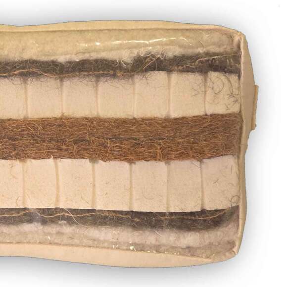 Naturmadras Sandwich XXL | Futon madras i natur materiale. 
PS.Naturligvis er der ikke dette plastik på. Det er bare vareprøven i butikken der ser sådan ud